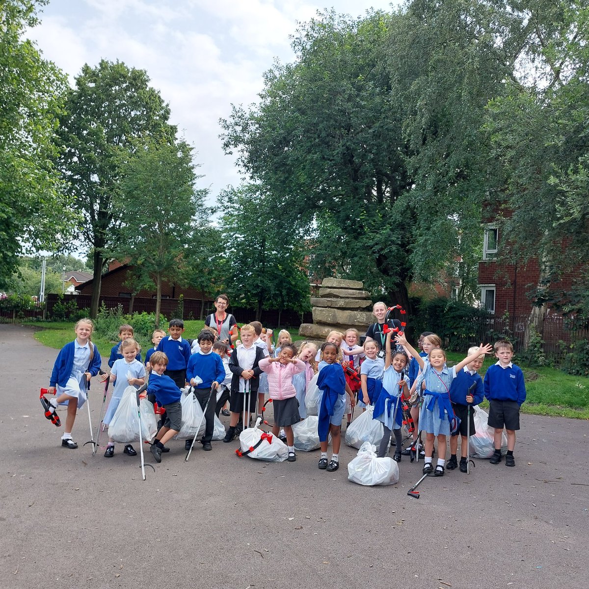 holycrossAS's tweet photo. What a successful litter pick! Year 1/2 had a great afternoon cleaning up the lcoal area ๐ฎ @KidsVplastic @SalfordCouncil #KidsAgainstPlastic #OurCommonHome @RCSalfordEd #HCASeco https://t.co/pnoxn9QO4a