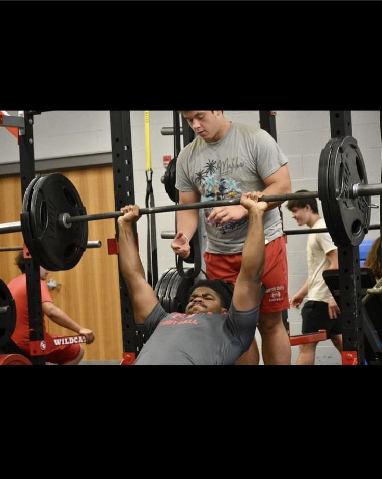 5’11 220 Class of 2025 RB/LB JeRome Cox <a href="/NEOZoneHS/">NEO Zone HS Sports</a> <a href="/PrepRedzone/">Prep Redzone 🏈</a> <a href="/Q92Sports/">@Q92Sports</a> @OhioNEBigSchool <a href="/AllenTrieu/">Allen Trieu</a> #classof2025 #runthetable