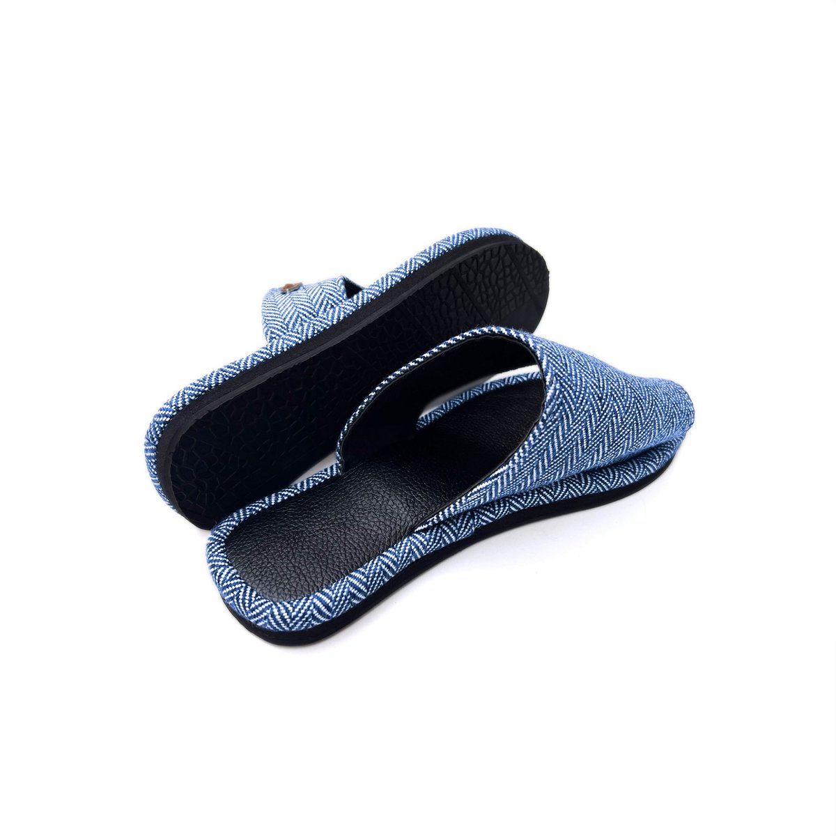 ZayonCollection's tweet photo. Treat yourself to a pair today and step into the season with passion and love! 
👡🌞💃 https://t.co/D5qNF4x8u8
#womenssandals #ComfortSandals #Handmadesandals #SummerStyle https://t.co/BbFTxUzFaV