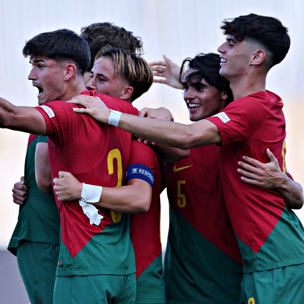 Portugal está na 𝗙𝗜𝗡𝗔𝗟 do Euro sub-19 após golear a Noruega por 5-0! 🇵🇹