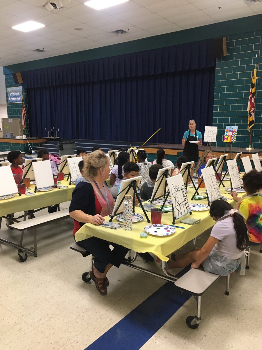 @FCPSElevate Glade Artists Extraordinaire painted with Ms. Young after reading Pocket Full of Colors: The Magical World of Mary Blair. They used geometric shapes to create beautiful art just like Mary. @FCPS_GES