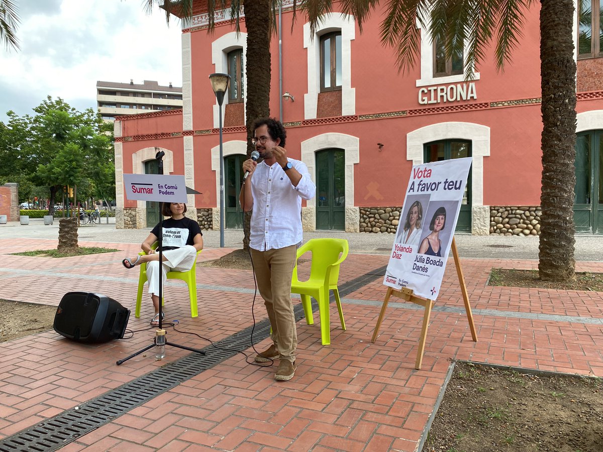 GironaComu's tweet photo. Avui parlant de mobilitat sostenible #AFavorTeu amb @bdjulia i @victor_catalan al Parc Central de Girona. Un altre model és possible i no podem esperar a tenir-lo! @sumar https://t.co/XIfCsexqZl