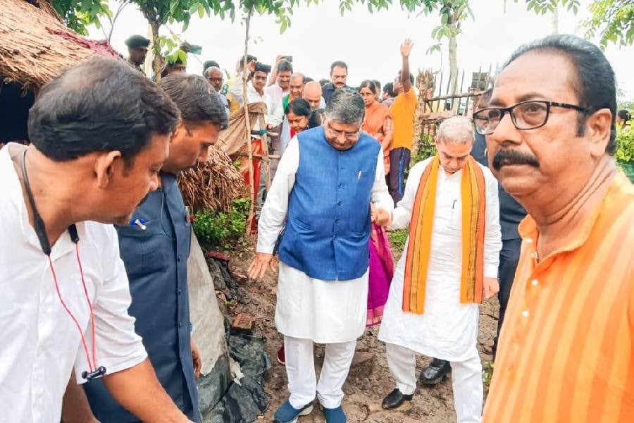 dr_satyapal's tweet photo. BJP Fact Finding Committee consisting of 5-MPs visited many places in Bashirhat n Diamond Harbour areas in WB,heard heart-rending n scary stories as narrated by victims of violence in recently held Panchayat elections. D victory of @AITCofficial is heaped on violence. https://t.co/neTogkKTd0