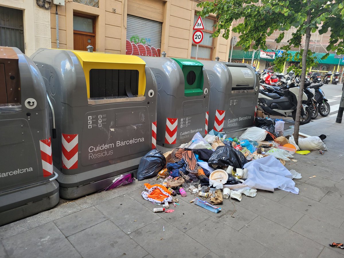 lelesbcn's tweet photo. De mal en pitjor, sortim de la Colau i anem cap a pitjor. El següent ja es que les rates es passegin pels carrers. És de vergonya, ja n'hi ha prou. @bcn_ajuntament @xaviertrias @jaumecollboni @AdaColau https://t.co/4oSLCdOvR7