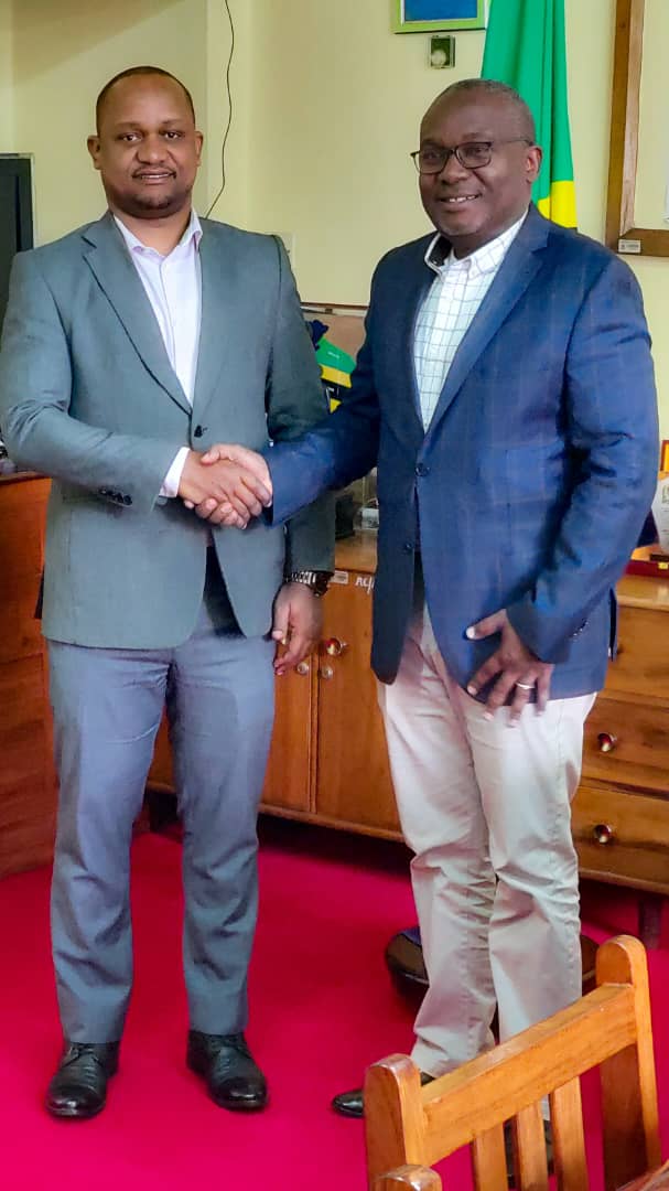 AbsaTanzania's tweet photo. Earlier today our MD & CEO, Obedi S. Laiser, had a fruitful meeting with Arusha's Regional Commissioner, Hon. John Mongella. Discussing on collaboration and how Absa can empower the region's economy.
#BusinessCollab #EmpoweringAfrica https://t.co/WuBY15A0DV