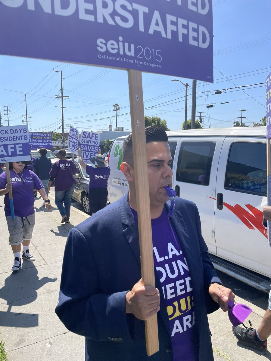 ArnulfoSEIU2015's tweet image. Thanks @MarkJGonzalezLA of @LADemocrats for supporting picketing Rockport/Brius workers today at Vernon Healthcare Center calling for an end to dangerously low staffing levels‼️💪🏾💪🏼💪🏿   #PutCareFirst #SafeStaffingSavesLives
