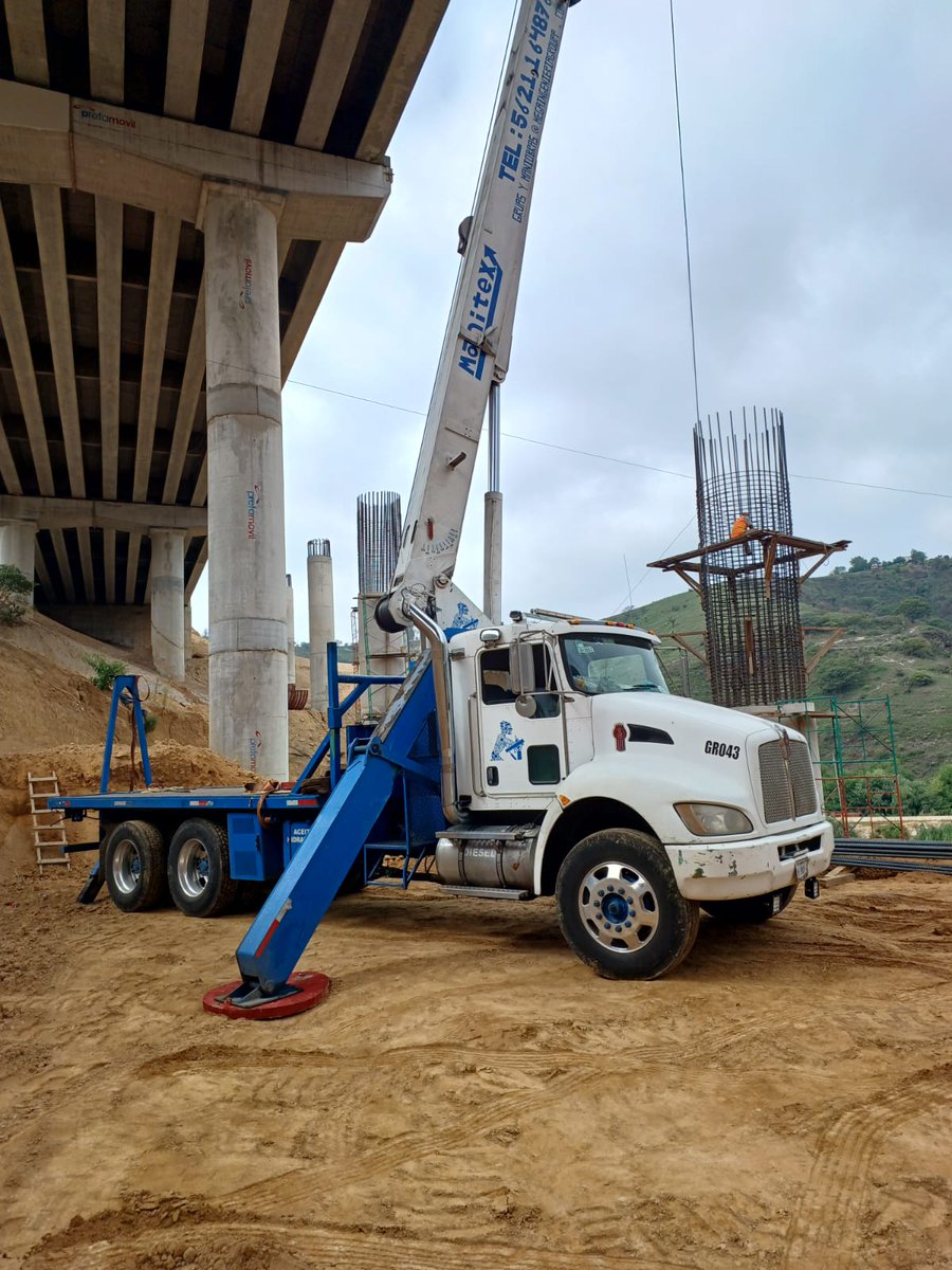 Grúa industrial tipo titán con pluma hidráulica de hasta 45 m info al 5621 16 48 76 #TSTheErasTour #TaylorSwiftErasTour #aerovia #TheErasTour #UnionRevolucionaria