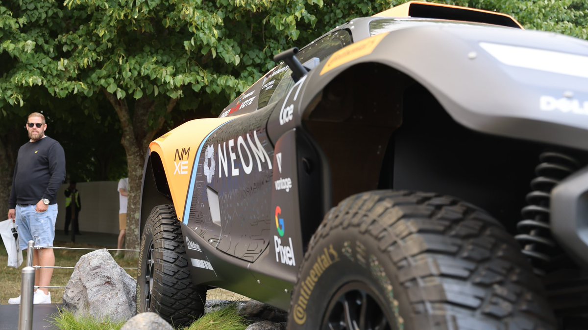 fiaextremeh's tweet photo. We’re here this weekend at #GoodwoodFOS … and look who we found! 🧡

If you’re here and find the @McLarenXE Odyssey make sure to take a picture and tag us! 📸

#ExtremeE #RaceforthePlanet https://t.co/uVE49nvJAp