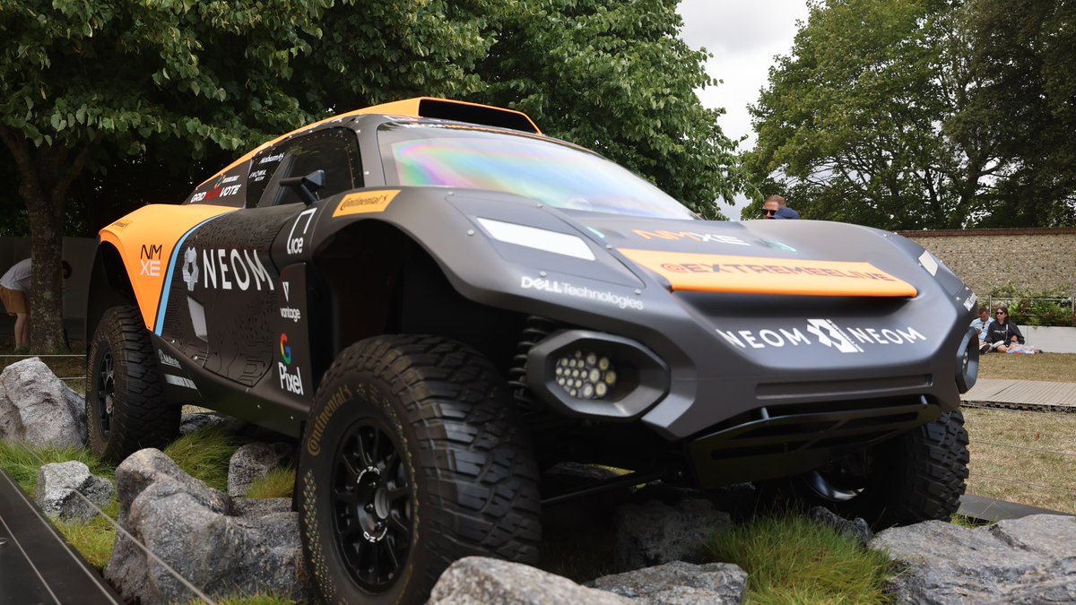 fiaextremeh's tweet photo. We’re here this weekend at #GoodwoodFOS … and look who we found! 🧡

If you’re here and find the @McLarenXE Odyssey make sure to take a picture and tag us! 📸

#ExtremeE #RaceforthePlanet https://t.co/uVE49nvJAp