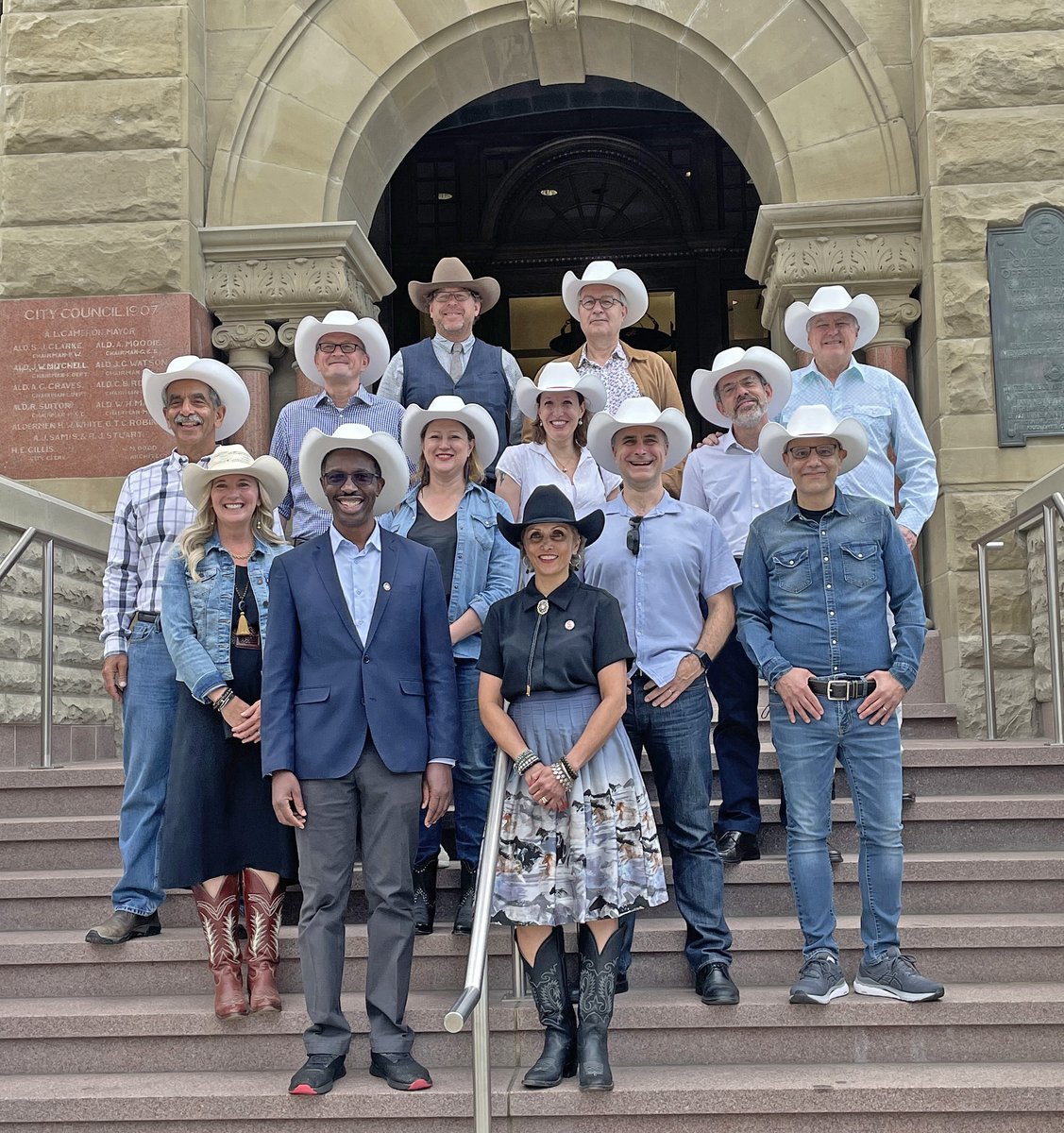 Thanks to Mayor <a href="/JyotiGondek/">Jyoti Gondek</a> and the <a href="/cityofcalgary/">City of Calgary</a>  team for giving a warm welcome to the Global Research and Education Network CEOs! <a href="/CANARIE_Inc/">CANARIE</a> is hosting the group in #yyc , and it's been great showing them what a fantastic place this is for research (and fun!).