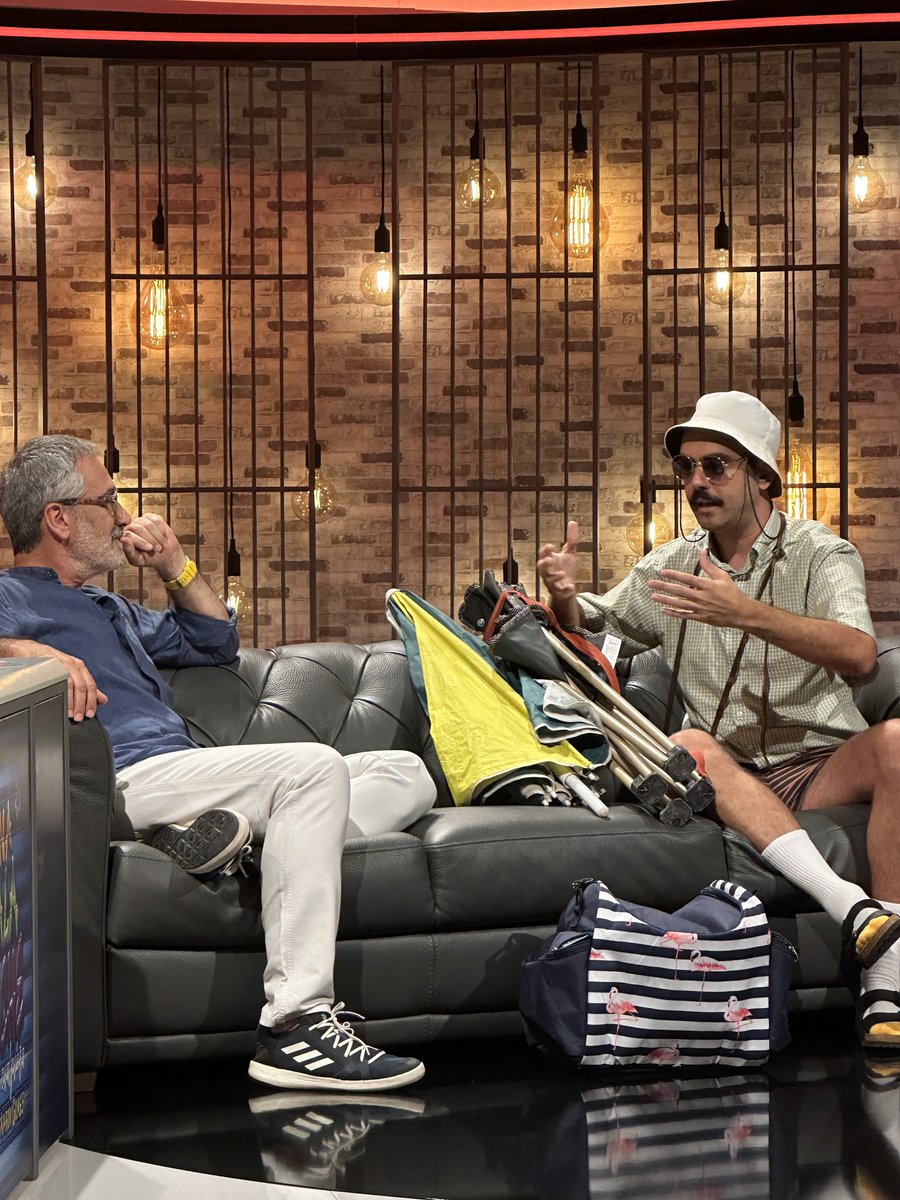 🏖️ Directo desde Las Teresitas a hablar con Javier Fesser. Lo de <a href="/VictorHubara/">Victor Hubara</a> hoy en #UnaMalaNoche 

<a href="/AaronDoGoRo/">Aarón Gómez</a> <a href="/RTVCes/">RTVC</a> <a href="/RTVCComunica/">RTVC Comunica</a>