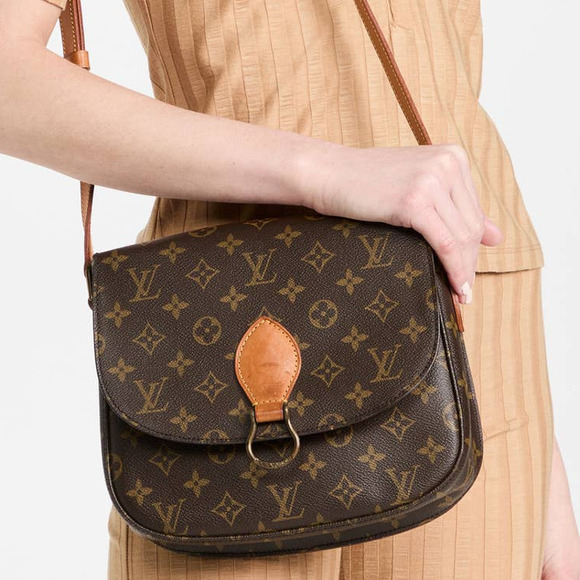 5MamaK's tweet photo. So good I had to share! Check out all the items I'm loving on @Poshmarkapp #poshmark #fashion #style #shopmycloset #louisvuitton: https://t.co/TmVOPjjSXk https://t.co/nt9tTVuEuY