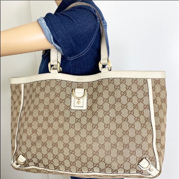JMaeQuam's tweet photo. So good I had to share! Check out all the items I'm loving on @Poshmarkapp #poshmark #fashion #style #shopmycloset #gucci #ambush: https://t.co/X3LFXwksMh https://t.co/cOcd8mFjQN