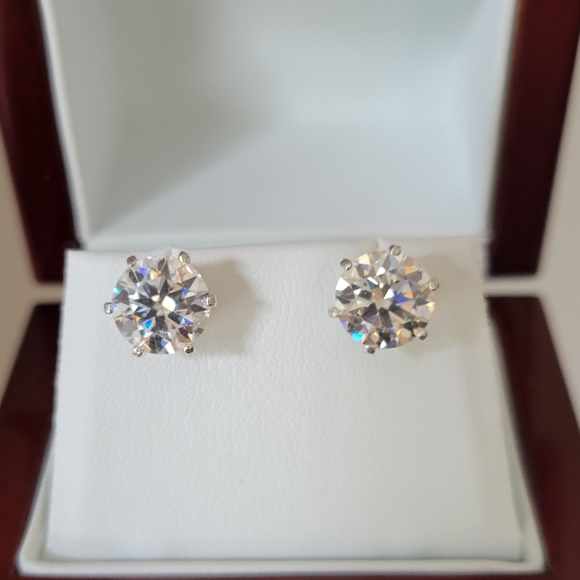 So good I had to share! Check out all the items I'm loving on <a href="/Poshmarkapp/">Poshmark</a> #poshmark #fashion #style #shopmycloset #skims #hannaandersson: posh.mk/vTg51J5AkBb