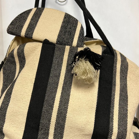 slpbr1207's tweet photo. So good I had to share! Check out all the items I'm loving on @Poshmarkapp #poshmark #fashion #style #shopmycloset #universalthread: https://t.co/bLd8mfrN4O https://t.co/ZU3Ca6OyBG