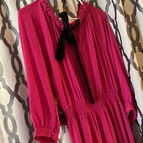 tklee82's tweet photo. So good I had to share! Check out all the items I'm loving on @Poshmarkapp #poshmark #fashion #style #shopmycloset #scoopnyc #puma #athleta: https://t.co/FYxI3cEpLE https://t.co/b7FK5d2mN0