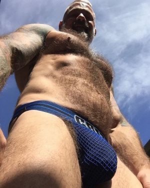 HNJockstraps's tweet image. 🎵 Como el azul del cielo nació entre los dos Azul... 🎶

#bultos #jockstraps #bulges #truzas #trunks #bikers #boxers #briefs #suspensorios #bulgeaddicts #bulgedetected #bulgesmen #bulgedaddy #bulgechallenge