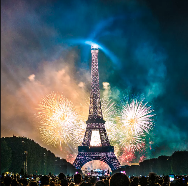 CorporatN's tweet photo. El Concierto de París 2023 se verá en vivo por la señal de @FilmAndArtsTV  para Latinoamérica. La Orquesta Nacional de Francia y el coro de Radio France reciben a increíbles artistas en la Torre Eiffel el 14 de julio a las 2:15 pm (Col). Más info aquí➡️
https://t.co/F5fsoKdmI3 https://t.co/hajnvq3jBr
