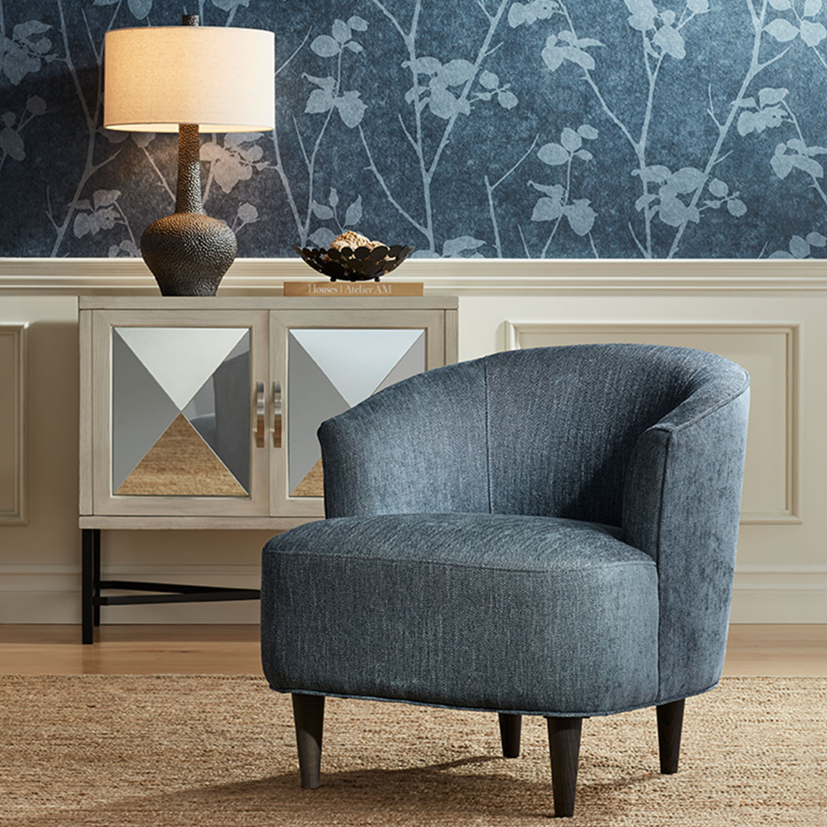 LampsPlus's tweet photo. Pull up a chair 💁🏻 #myLampsPlus

Shop accent chairs: https://t.co/DMJWnh1ayQ

AccentChair #FabricAccentChair #FabricArmChair #GrayFabricAccentChair #WhiteMirroredCabinet #TableLamp #BuffetLamp https://t.co/tTbUMTqEh1