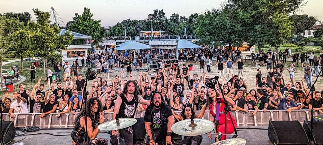 Rock17Crash's tweet photo. Last sunday was simply EPIC 🔥
Wild loud crowd and fckn GREAT times !!!
It has been amazing to meet and share the stage with musicians such as Hardcore Superstar and Gilby Clarke ; incredible performers and people ❤️
 U guys rock ! https://t.co/RnNjKgY5Sz