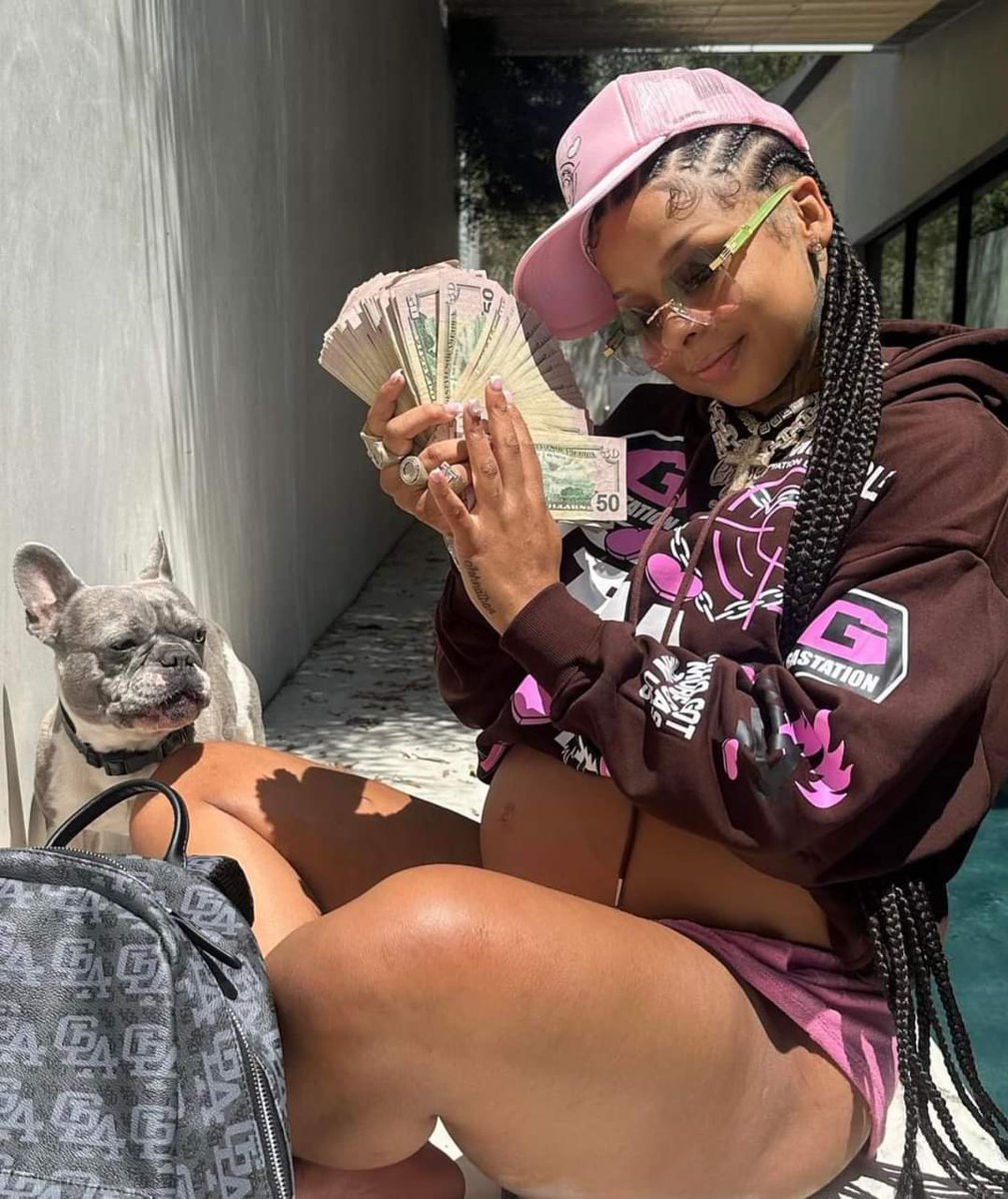 bgctea2020's tweet photo. Chrisean looks happy &amp; paid! https://t.co/KTGCEj3lnB