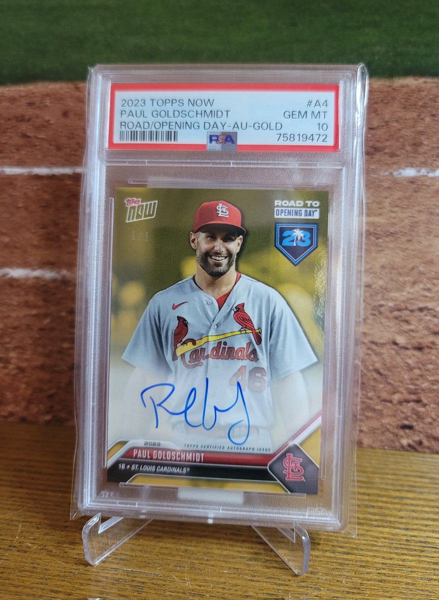 DizzleAZ's tweet photo. @CardPurchaser the MVP 1/1 auto1 has arrived. Now have both the 1/1 auto and nonauto from preseason @Topps Now. Funny, its harder to find the auto /49 and /99 but i have the rest.
@Cardinals #AmericasFirstBaseman https://t.co/EIdpjcpV3W