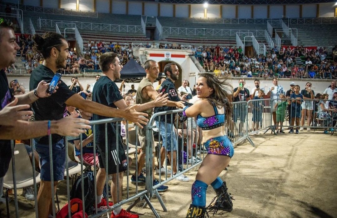 JaxEmpireGang's tweet photo. @MickieJames 👑🩷 

📸 @ABC_Catch

#MickieJames #JamesGang #JG4L #HardcoreCountry #impactWrestling #AllHailTheQueen #Legend #Icon #HistoryMaker #TheQueen #TheLastRodeo #Knockout #TheInternationalWrestlingFestival #France #TheJeanCorneCup https://t.co/YXXNeuQWfd