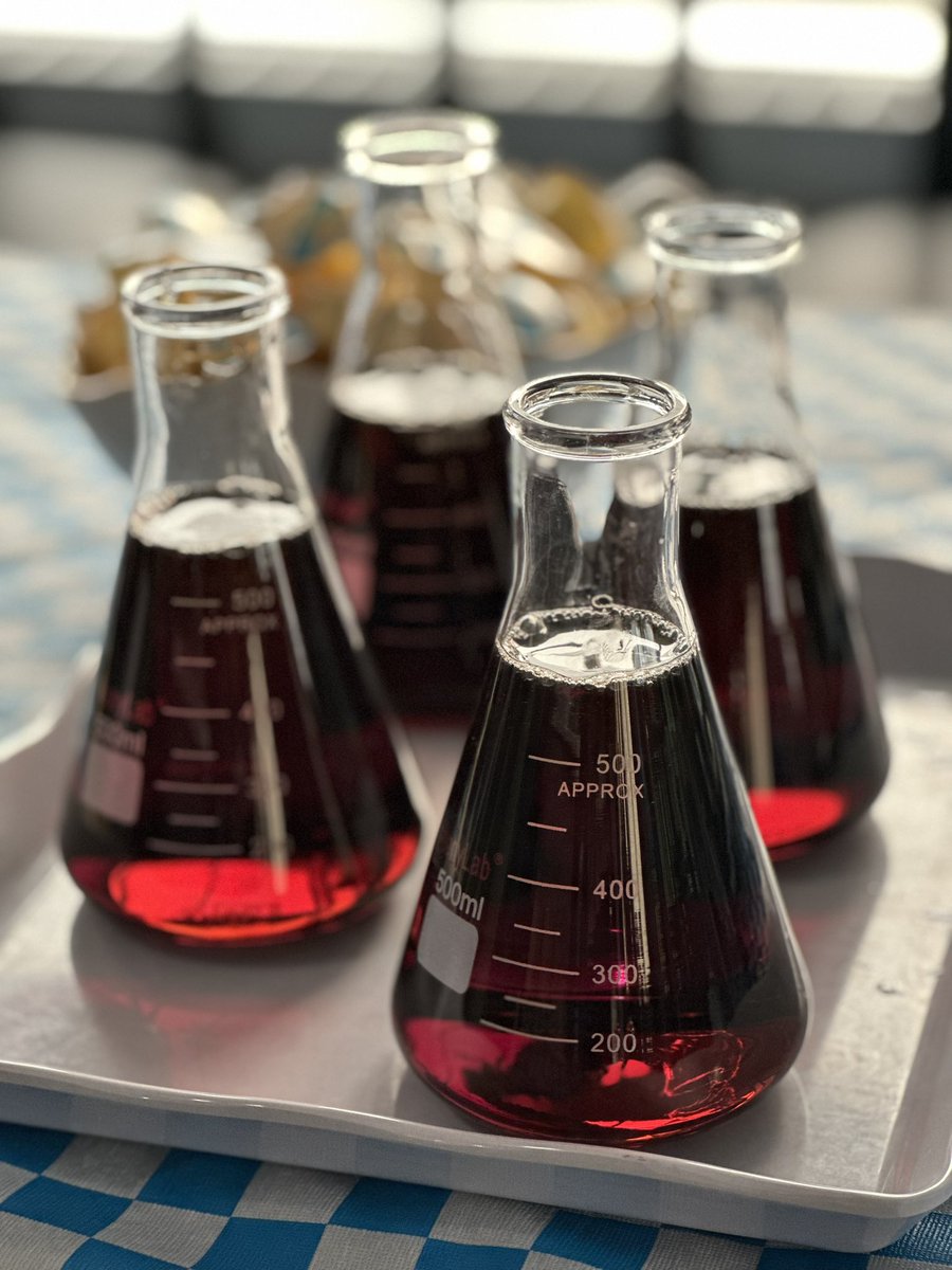 Of course Dean <a href="/DrKristinBaetz/">Kristin Baetz</a> serves maple syrup from a flask at today’s <a href="/ucalgaryscience/">UCalgary Science</a> #stampedebreakfast 
🥞🤠🔬
#yahoo #calgarystampede #engagement #community #scienceiscool