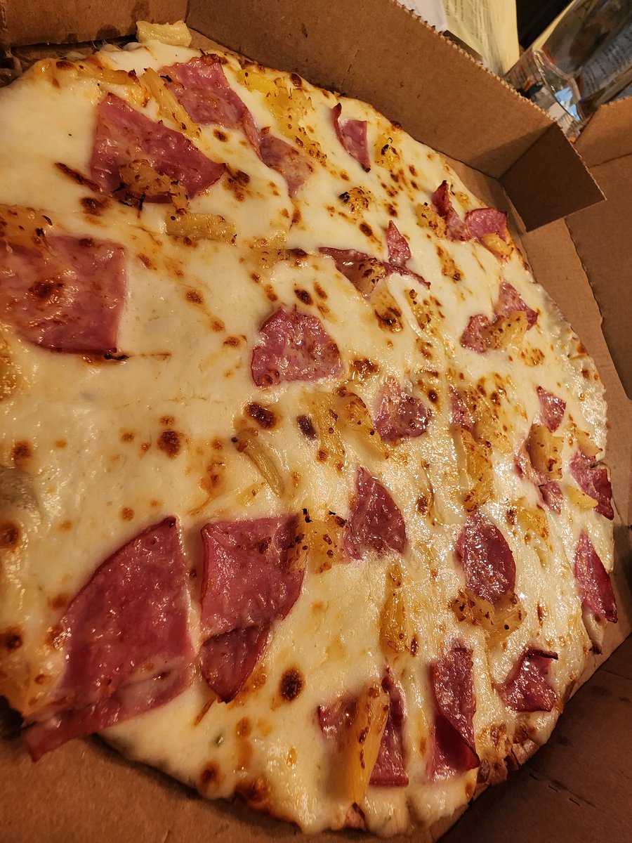 1ornery's tweet photo. @dominos looks like perfection tonight! @1MoreBJ https://t.co/FVH2we6vk8