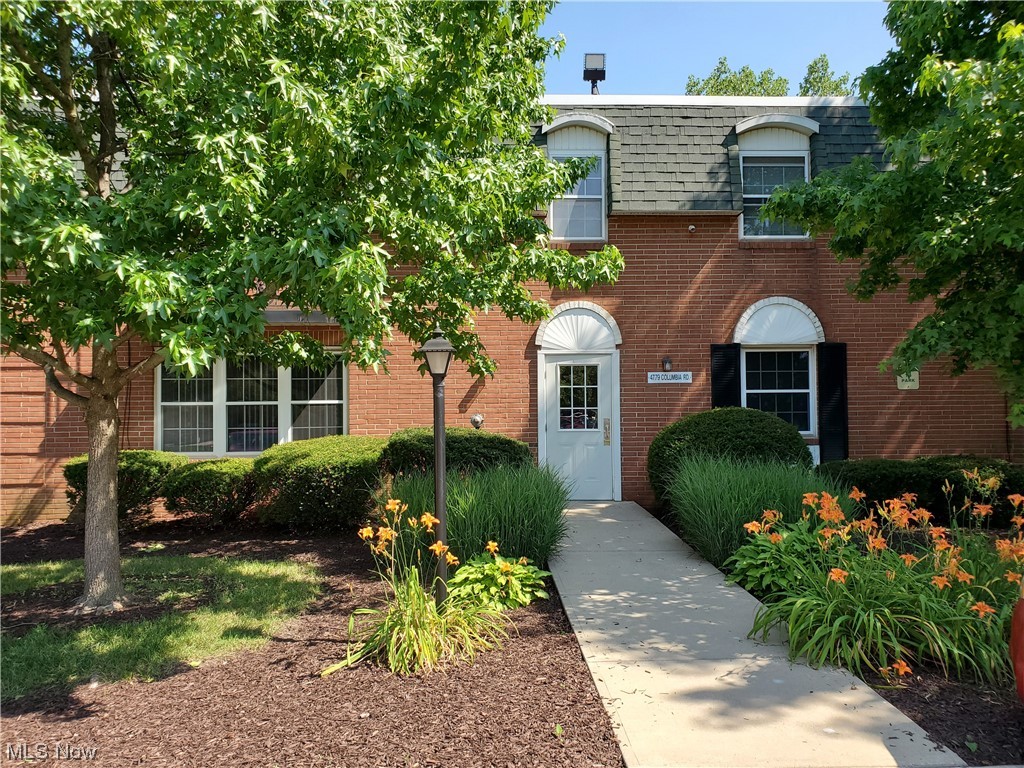 smaggio15's tweet photo. If you've been holding out for the perfect home, look no further. #homesweethome #newhome  https://t.co/g0xjdVY6s5 https://t.co/KSyy3HCzwL