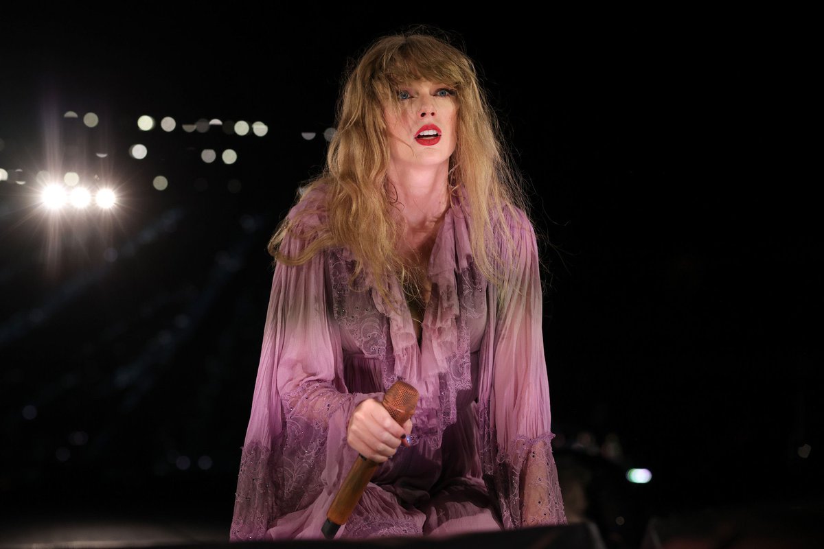tswifterastour's tweet photo. Denver, Colorado are you …ready for it?🔥✨💜 #TSTheErasTour  #DenverTSTheErasTour https://t.co/ksD6JeteAZ