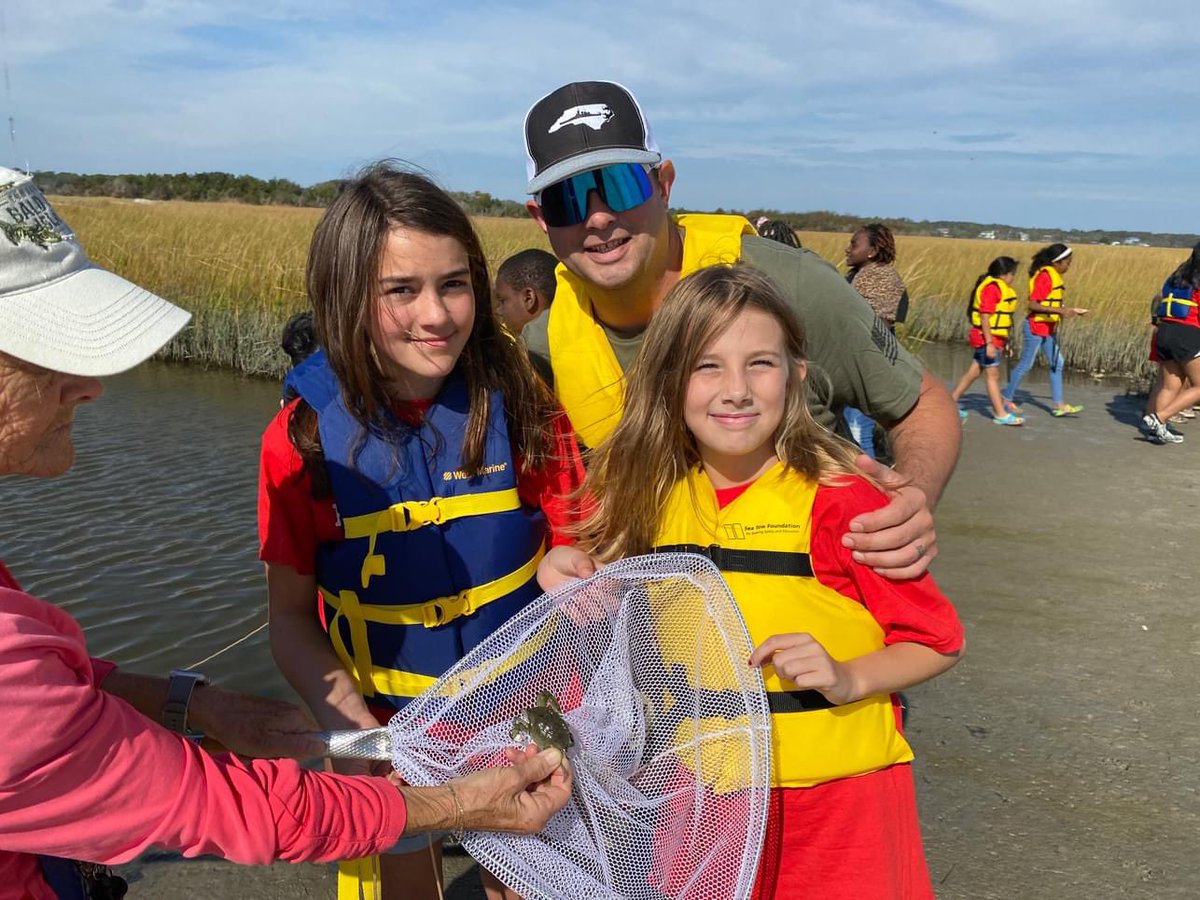 NewHanoverCoSch's tweet photo. Our mission at NHCS would be impossible to achieve without the unwavering support of our community partnerships, dedicated volunteers, and invaluable mentors. 

We encourage all interested volunteers to complete the volunteer orientation linked below.

https://t.co/34i4NWuu67 https://t.co/ucQnLb8WJJ