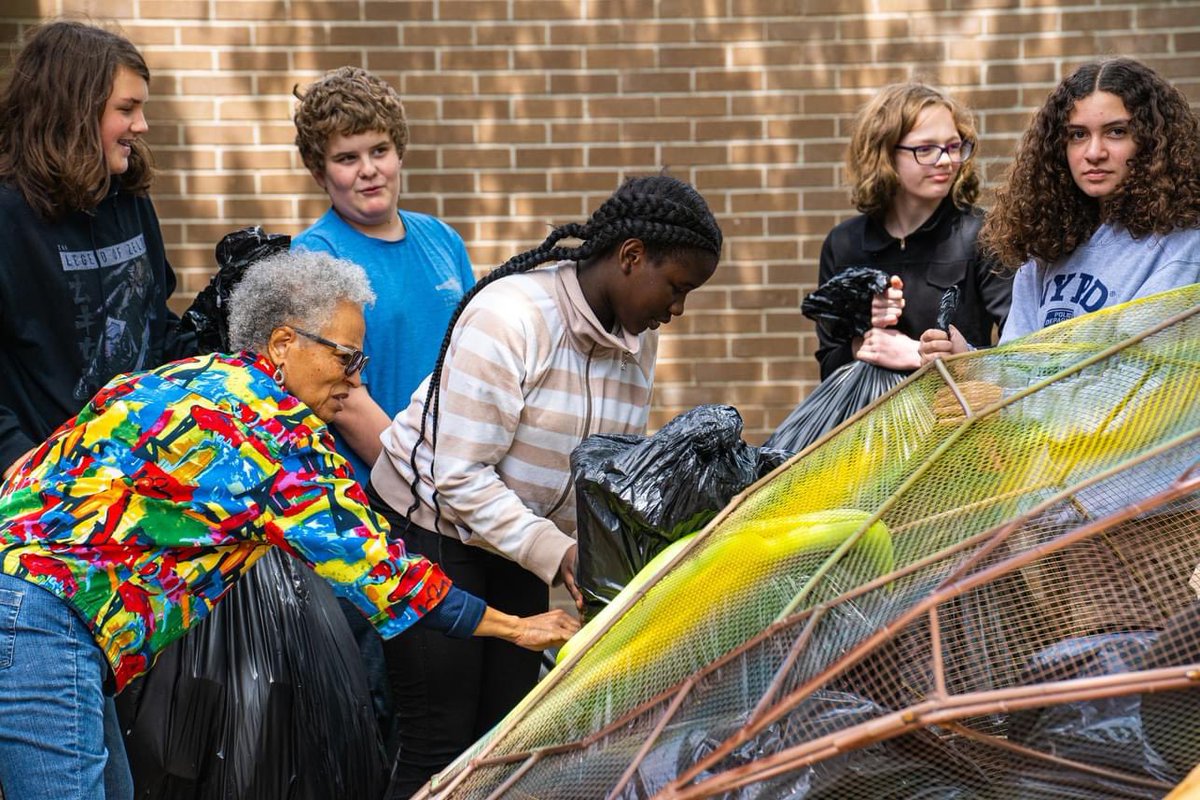 NewHanoverCoSch's tweet photo. Our mission at NHCS would be impossible to achieve without the unwavering support of our community partnerships, dedicated volunteers, and invaluable mentors. 

We encourage all interested volunteers to complete the volunteer orientation linked below.

https://t.co/34i4NWuu67 https://t.co/ucQnLb8WJJ