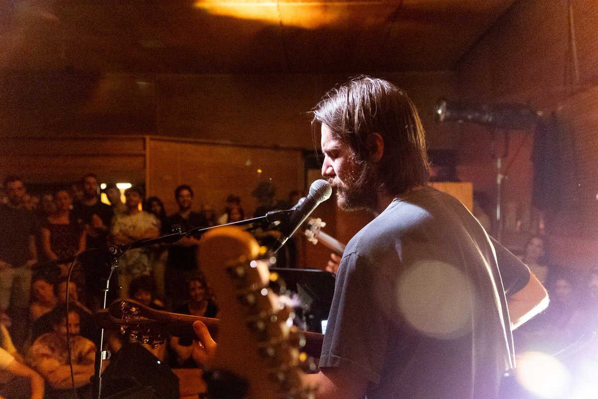 OFFAIR's tweet photo. Last night @_blakemills and Chris Weisman moved a roomful of fans who were frozen in the stillness of awe. You could hear every detail in the duo’s effects, until the audience erupted in cheers and howls between songs. Huge thanks to them and our @233butler family ❤️ https://t.co/JZSlvWURxT