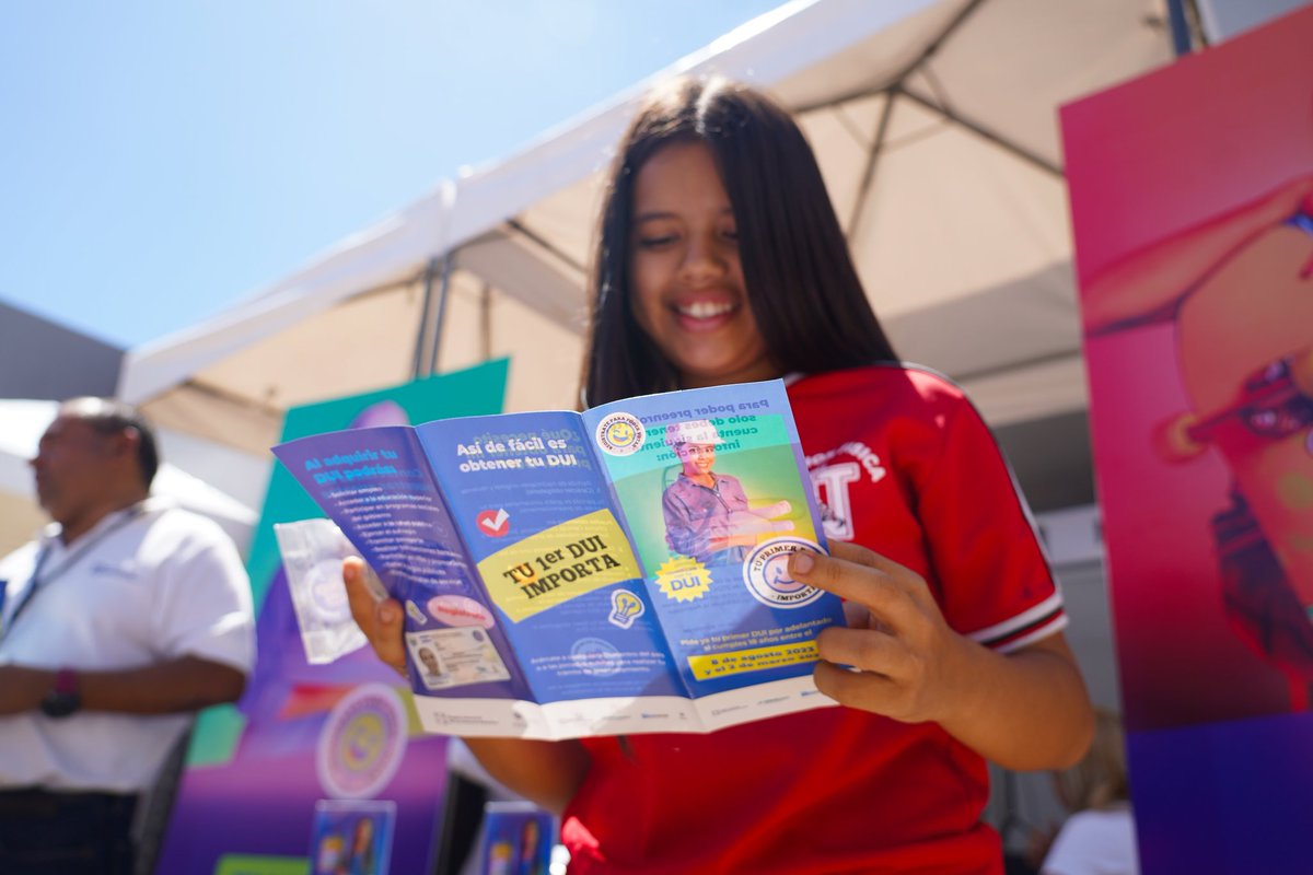rnpn_sv's tweet photo. Este día, nos unimos a la EXPO IES 2023, impulsada por el @EducacionSV, donde estamos apoyando con el trámite de preenrolamiento a jóvenes que cumplen años entre el 8 de agosto de 2023 al 2 de marzo de 2024.
#PrimerDUI #Identifícate https://t.co/XLwepfB0Lb