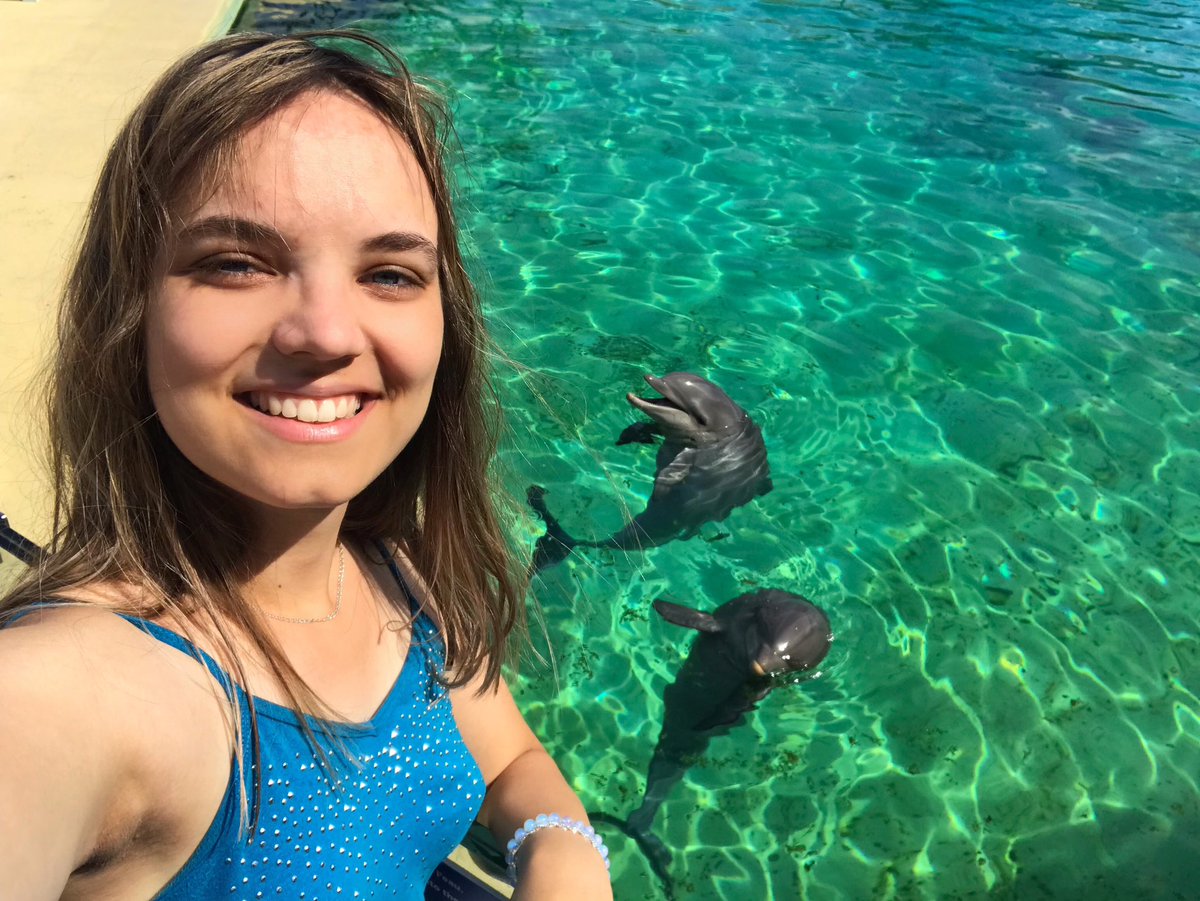 JSzonjaa's tweet photo. #Antibes 🇫🇷 #happiness 🐬 #dolphins https://t.co/vK17bY6PTO