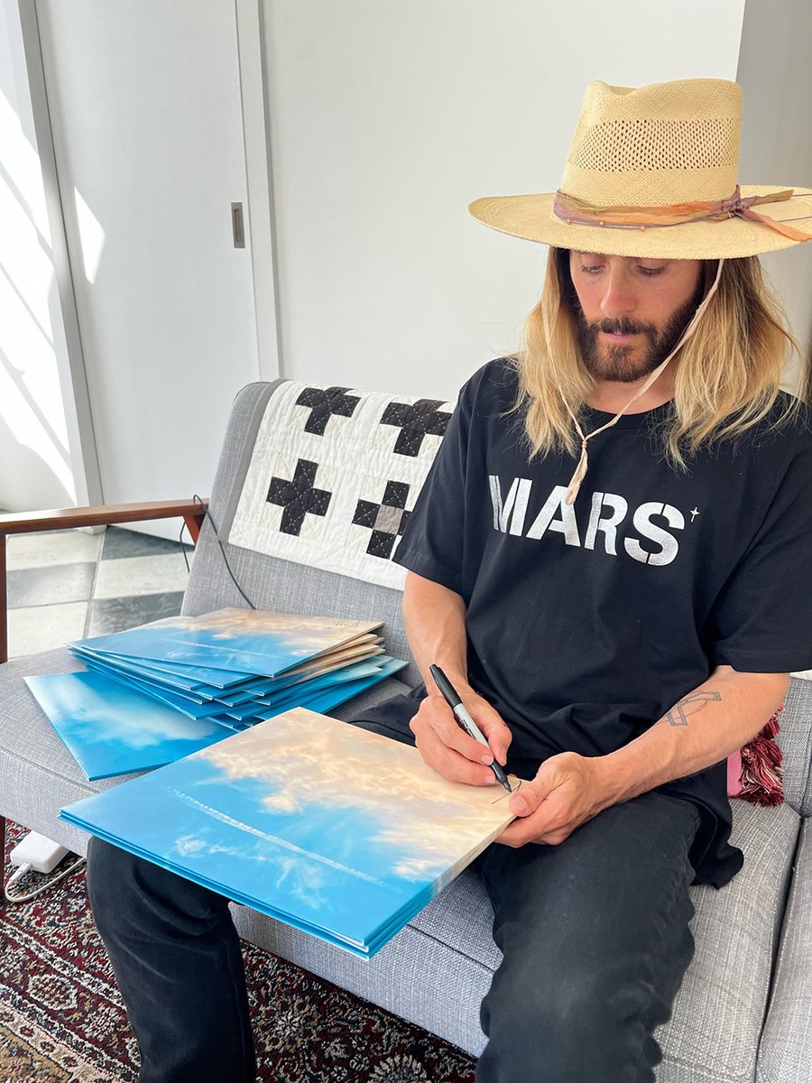 THE MARS STORE. tweet media