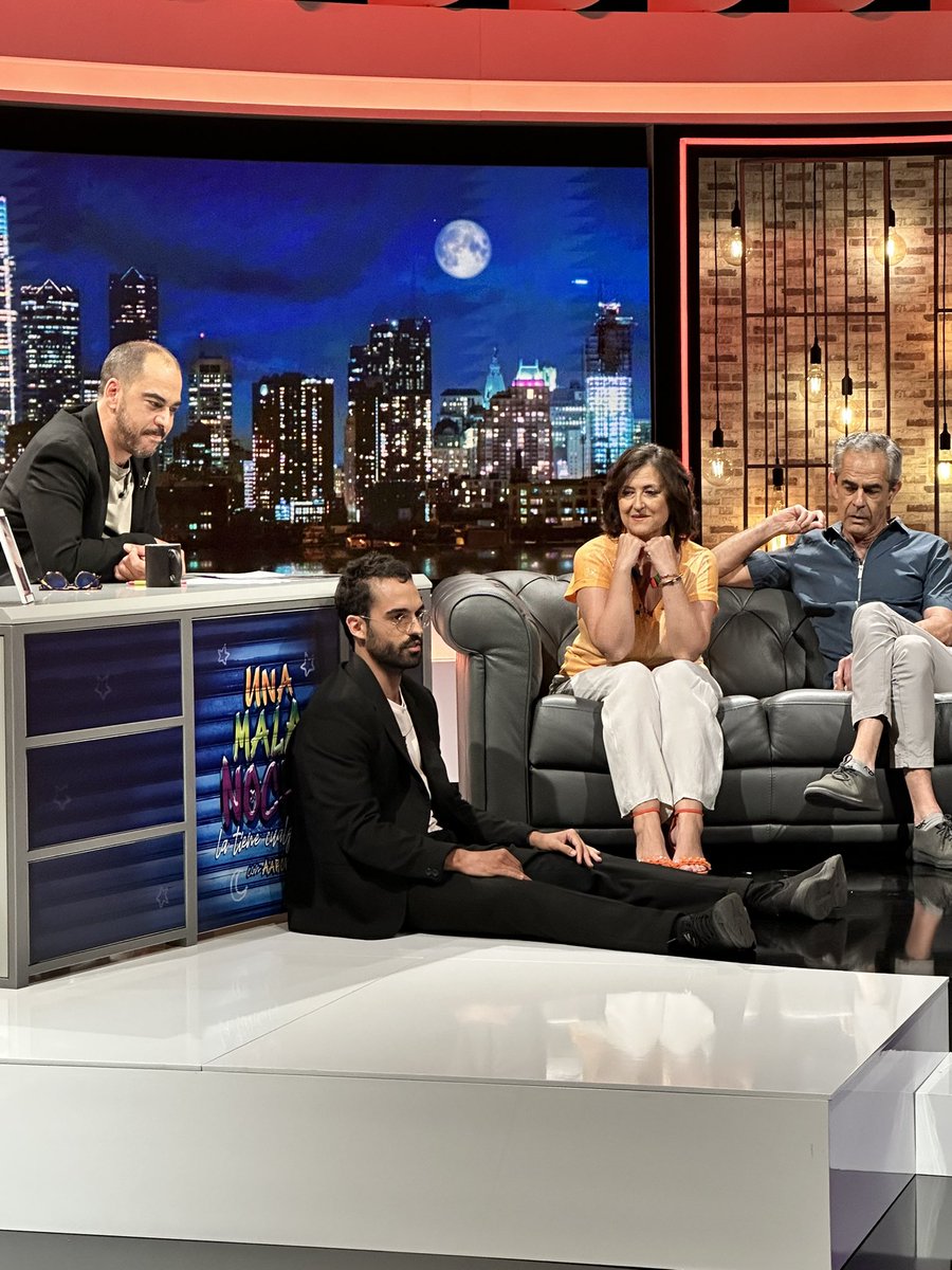 Sale a escena  <a href="/Abian__Diaz/">Abián Díaz</a> 

- Javier Peña Pinto: “esta parte del programa es la que no entiendo”

RT : Tú tampoco entiendes nada
❤️ : Es tu favorita

#UnaMalaNoche <a href="/RTVCes/">RTVC</a> <a href="/RTVCComunica/">RTVC Comunica</a> <a href="/AaronDoGoRo/">Aarón Gómez</a>