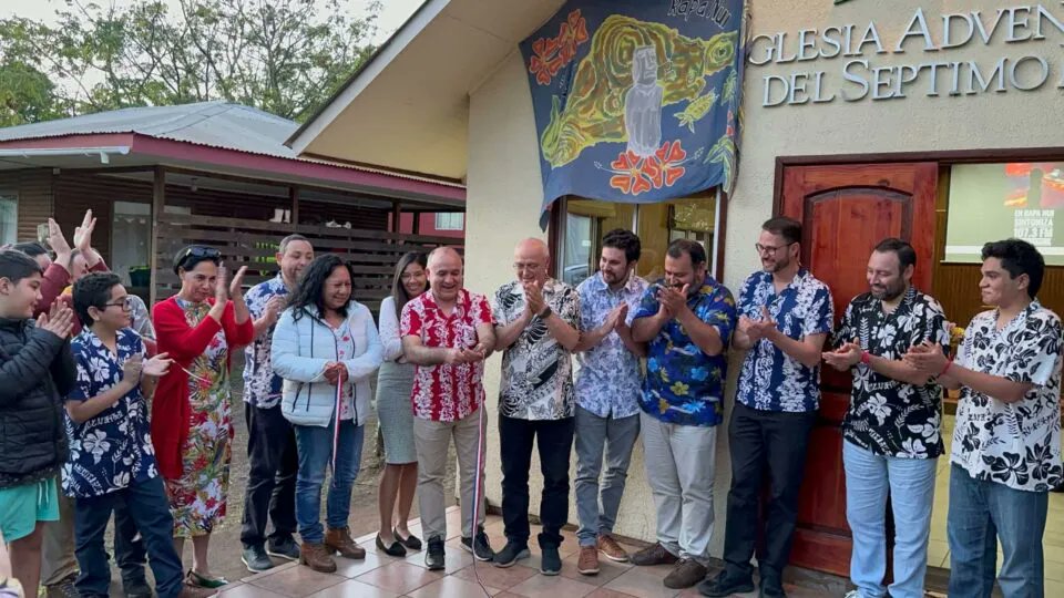 iasdsudamerica's tweet photo. Radio Nuevo Tiempo al aire en Rapa Nui, 📻 una de las islas más remotas del mundo, 🏝️  transmitiendo el mensaje de salvación ❤️📖🙏🏼 las 24 horas del día, toda la semana. ⏰🗓️💯 Lee más información, en este enlace. 👉🏼 https://t.co/FuelfiesNk https://t.co/pb1zIuinxY
