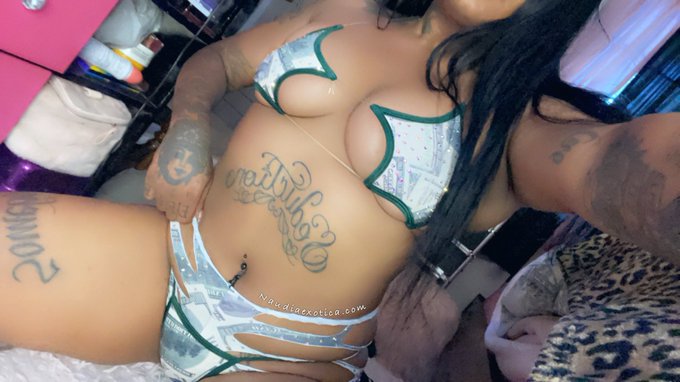 Gift giving is my love language 💰💵 #trans #body #natural #model #naturalbody #transtwitter #transgender<a href="/tag/trans"class="tags">#trans</a><a href="/tag/body"class="tags">#body</a><a href="/tag/model"class="tags"><span>#model</span></a><a href="/tag/lgbt"class="tags"><span>#lgbt</span></a><a href="/tag/natural"class="tags"><span>#natural</span></a><a href="/tag/beauty"class="tags"><span>#beauty</span></a><a href="/tag/style"class="tags"><span>#style</span></a><a href="/tag/tattoo"class="tags"><span>#tattoo</span></a><a href="/tag/outfit"class="tags"><span>#outfit</span></a>