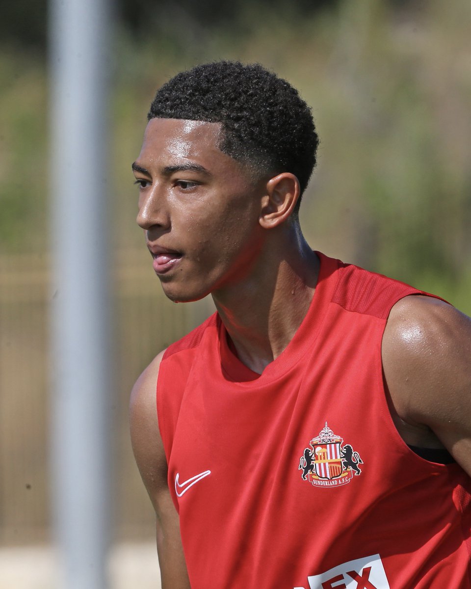 There he is 👊

#SAFC | @J_Bellingham