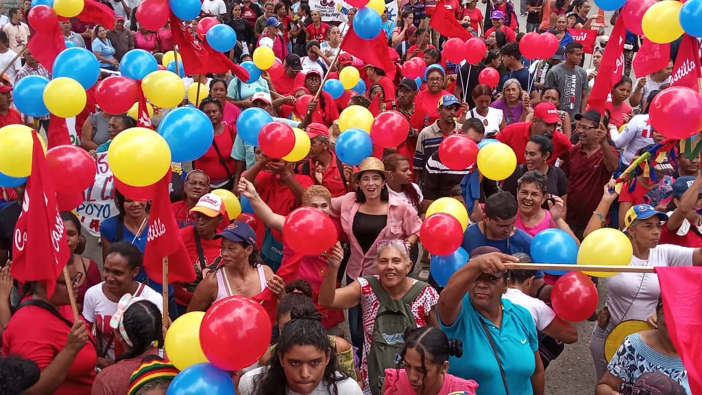 PartidoPSUV's tweet photo. ¡El municipio Paz Castillo se lució! 🚩

Con la alegría que caracteriza a las fuerzas de la Revolución, nos desbordamos de amor en el sector El Jabillo de Santa Lucía. 

Aprovechamos también para compartir con nuestros líderes y lideresas de calle, comunidad, UBCh y sus equipos. https://t.co/QfNQgJKL46