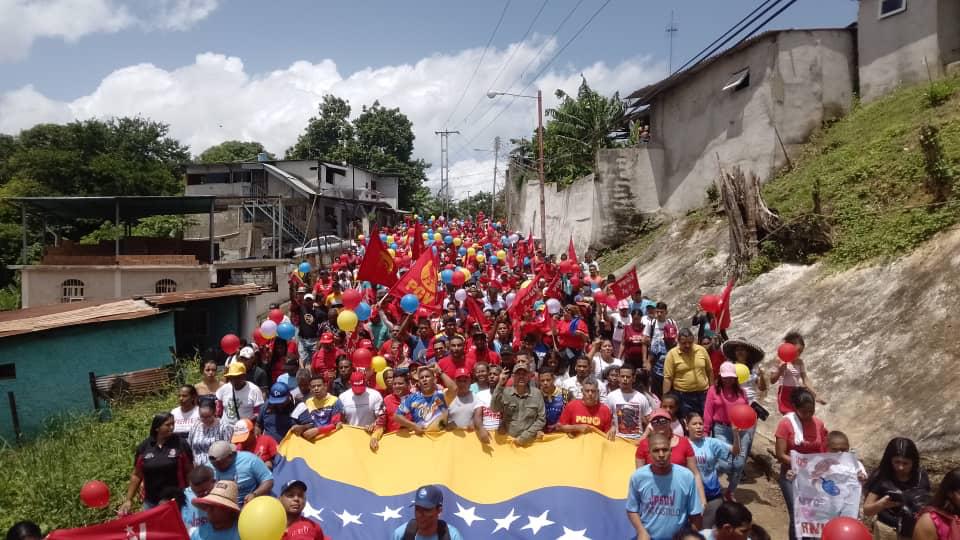 PartidoPSUV's tweet photo. ¡El municipio Paz Castillo se lució! 🚩

Con la alegría que caracteriza a las fuerzas de la Revolución, nos desbordamos de amor en el sector El Jabillo de Santa Lucía. 

Aprovechamos también para compartir con nuestros líderes y lideresas de calle, comunidad, UBCh y sus equipos. https://t.co/QfNQgJKL46