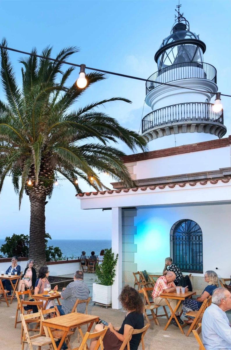 CalellaNEC's tweet photo. ✨️El NEC és música, art i cultura, però abans i després de cada concert el Far s'omple d'ambient amb l'espai gastronòmic i la música del DJ

Pots reservar un menú de 4 barquetes o "montaditos" i 1 beguda a preu reduït i evitar les cues la nit del concert https://t.co/vzsVQoZbeU https://t.co/bVsfxwSij0