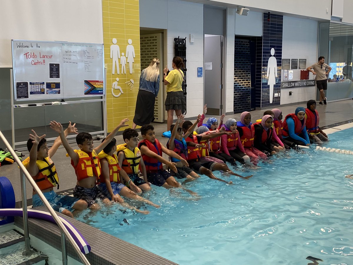 Georgina_JT's tweet photo. #camplingo having fun learning how to be safe in the water. @BegleySLP2023 @gecdsbpro @ClaraHowitt #gecdsbslp2023 https://t.co/oZ11M9eLhH