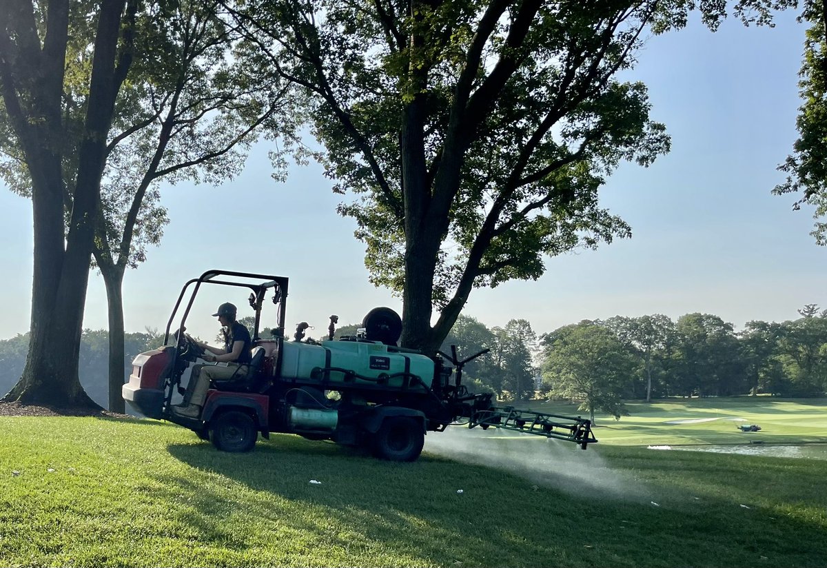AMDturf's tweet photo. Not that i had a bad time dragging hose all last week, but it’s so good to get back to normal. Only 5 weeks left of my internship 💔 https://t.co/15dvuCNxdq