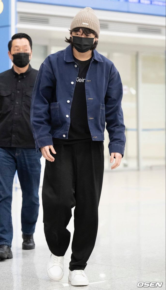 hourlyweboy's tweet photo. 📸🛫[14072023] #WEBOY Jeevian @godofjoueur, Ojil @jqooq, Odik @bxurberry, Yoga @yunhou as BTS arrived at airport to be a Guest Star at Wedding of Mr. Gilga @vantaeeb &amp; Mr. Cogie @wjngkook today at 19.00 PM on @THEALTAIRWO ⁘ 

#GimbulDay https://t.co/CebISR2hvI