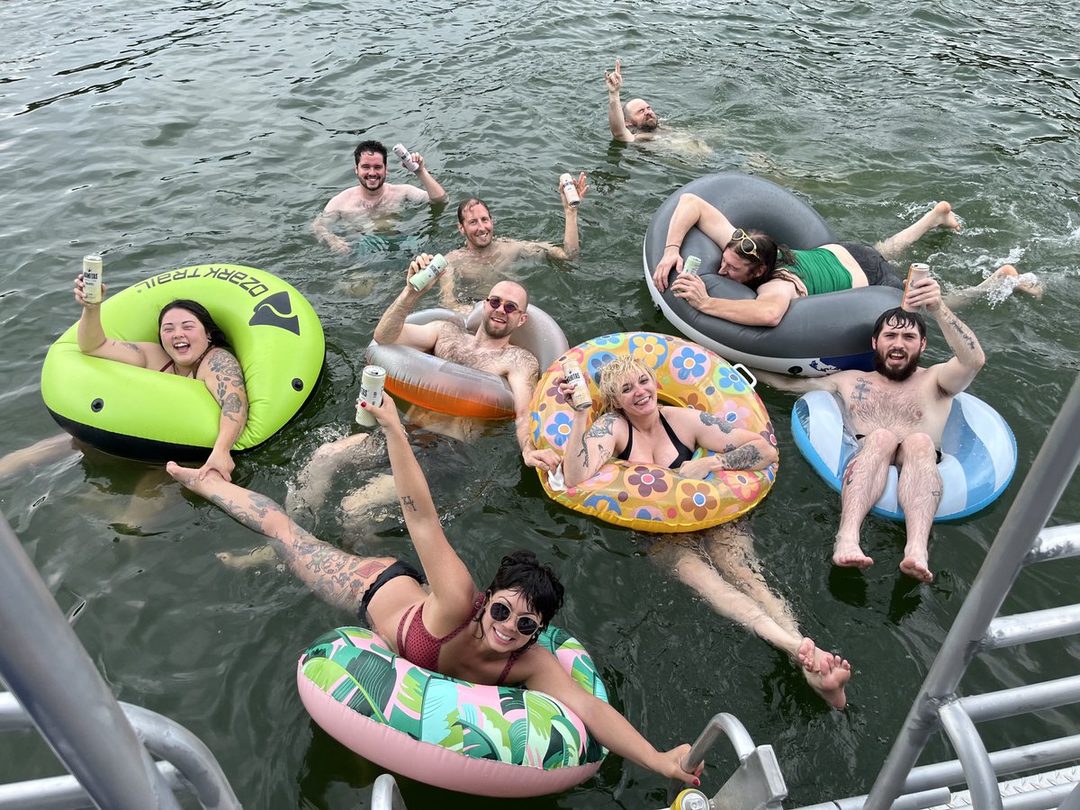Bounty crew crushing Mamitas at the lake! <a href="/DrinkMamitas/">DrinkMamitas</a> 🍹🎉🌞

#betterboozebrigade #bountybev #craftcocktails #nashville #drinkmamitas