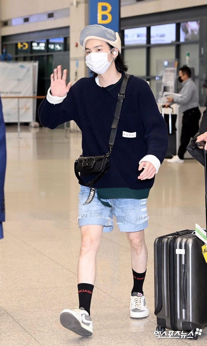 hourlyweboy's tweet photo. 📸🛫[14072023] #WEBOY Jeevian @godofjoueur, Ojil @jqooq, Odik @bxurberry, Yoga @yunhou as BTS arrived at airport to be a Guest Star at Wedding of Mr. Gilga @vantaeeb &amp; Mr. Cogie @wjngkook today at 19.00 PM on @THEALTAIRWO ⁘ 

#GimbulDay https://t.co/CebISR2hvI
