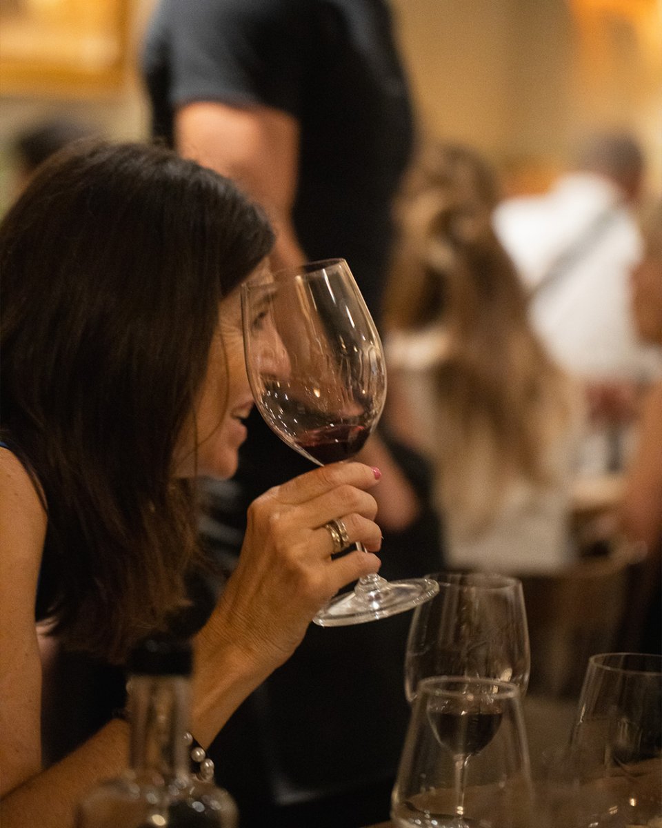 Descorche es un lugar donde convivir entorno a los Vinos de Málaga y su rica y variada gastronomía.
¿Qué vino te apetece tomar hoy?
📱Reservas: +34 689 586 795 / + 34 951 539 044
📍c / Álamos 8, #Málaga 
#wine #winelover #foodandwine #vino #invinoveritas #vinoteca #vinosdemalaga